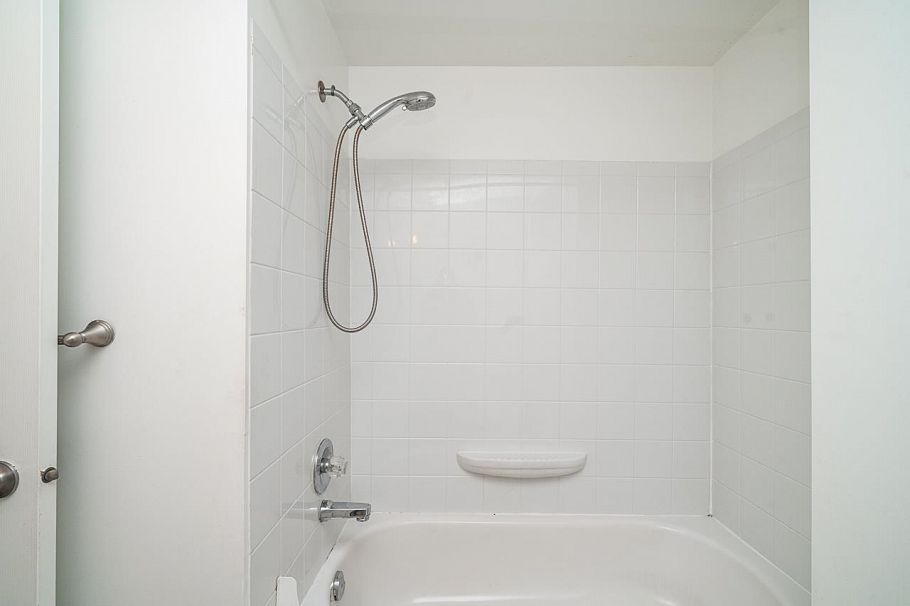 2948 Grant Street Vancouver, BC - 27