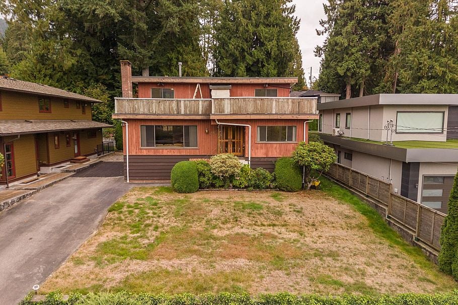 4590 Highland Boulevard North Vancouver, BC - 1