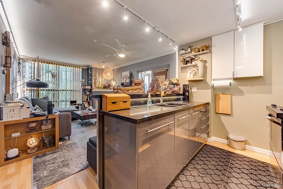 1104 928 Richards Street Vancouver, BC - 13