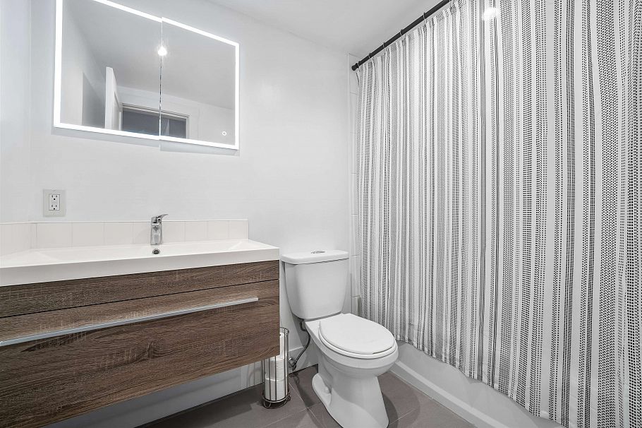 115 170 E 3rd Street North Vancouver, BC - 12