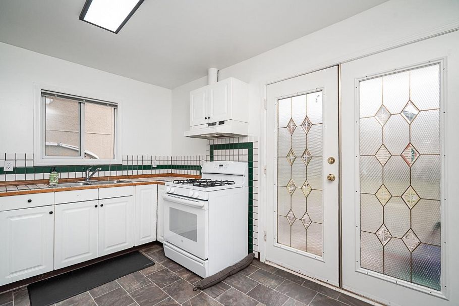2948 Grant Street Vancouver, BC - 10