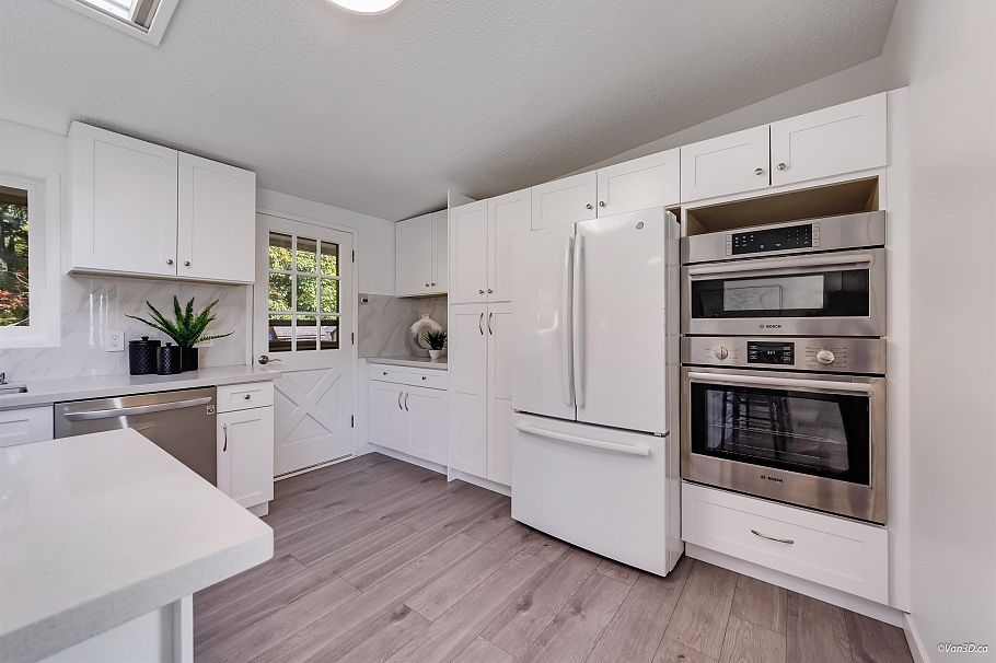 667 Plymouth Drive North Vancouver, BC - 6