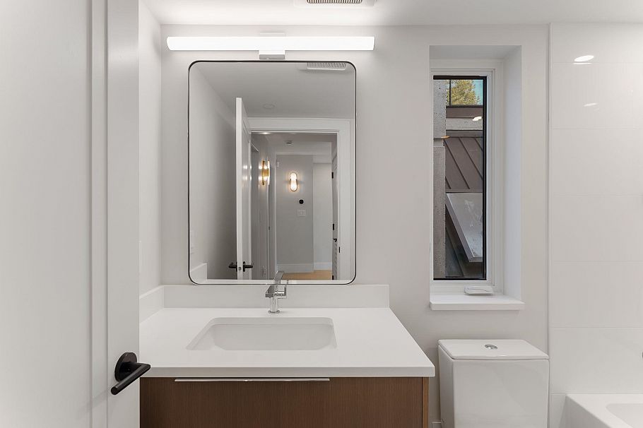 1683 Nelson Street Vancouver, BC - 34