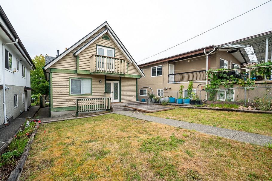 2948 Grant Street Vancouver, BC - 30
