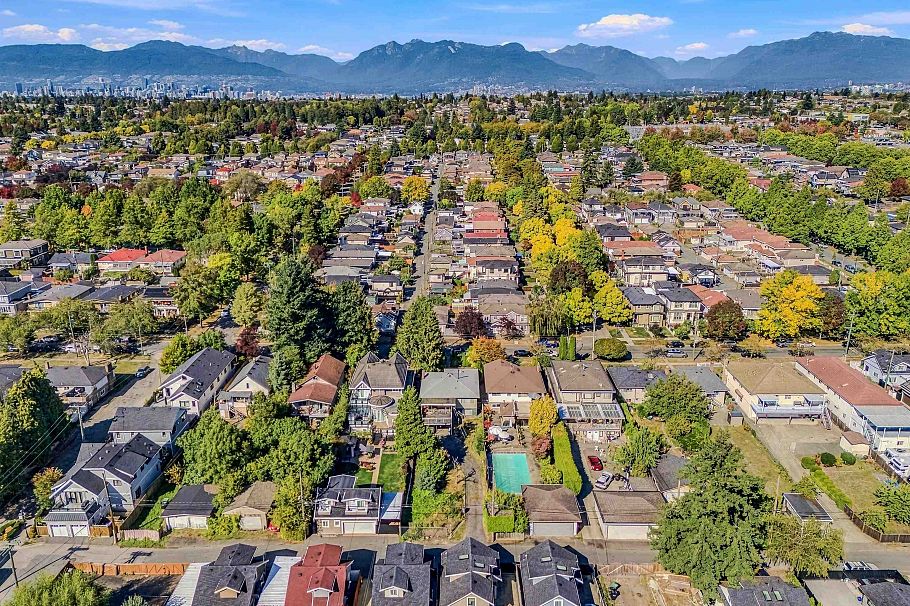 1154 E 53rd Avenue Vancouver, BC - 17