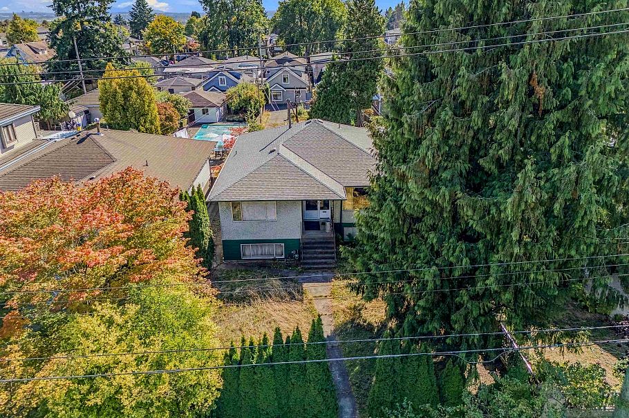 1154 E 53rd Avenue Vancouver, BC - 2