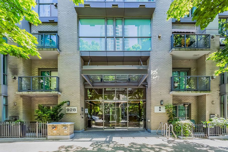1104 928 Richards Street Vancouver, BC - 1