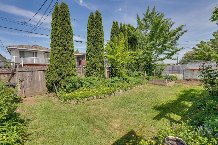 2087 E 26th Avenue Vancouver, BC - 30
