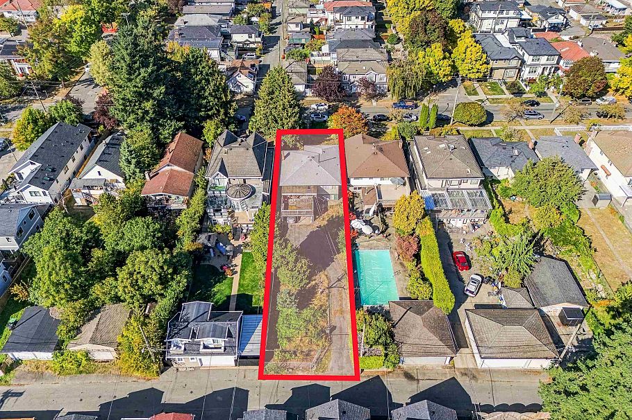 1154 E 53rd Avenue Vancouver, BC - 11