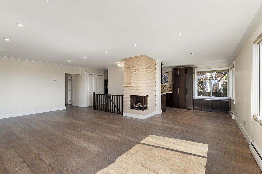 424 W Queens Road North Vancouver, BC - 15