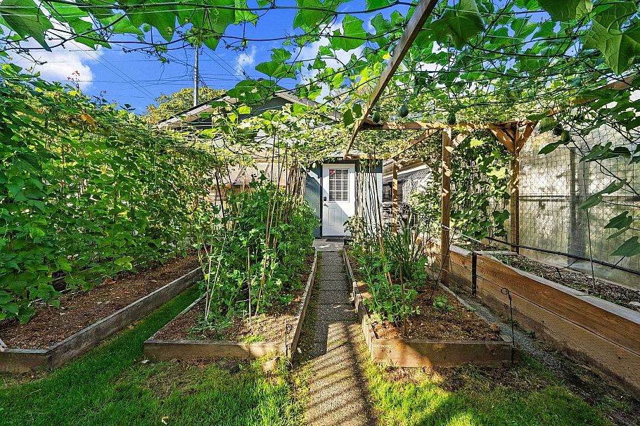 2621 Cambridge Street Vancouver, BC - 2