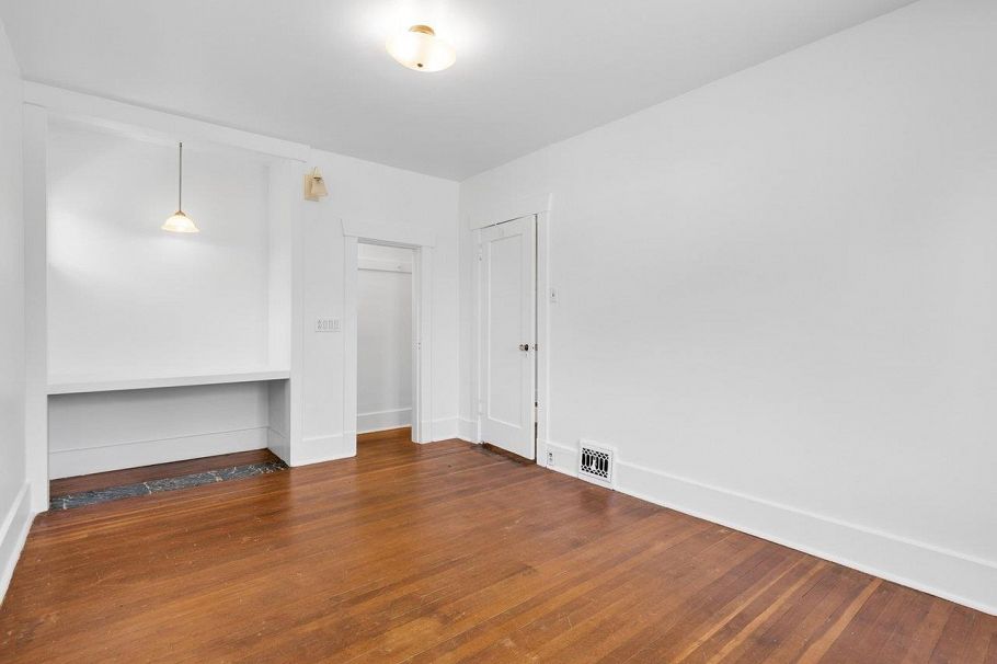 2087 E 26th Avenue Vancouver, BC - 10