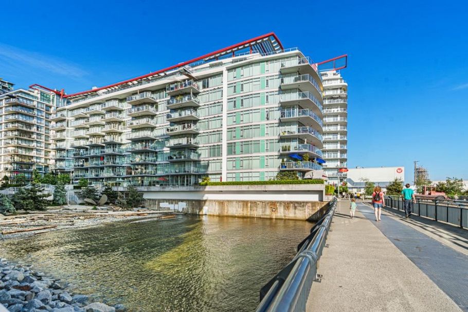 204 175 Victory Ship Way North Vancouver, BC - 25