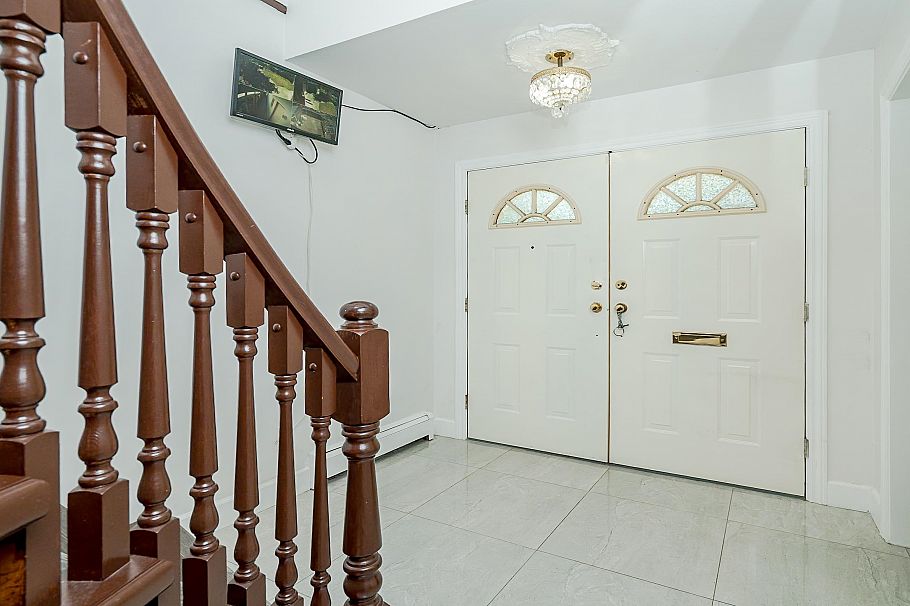 6074 Sherbrooke Street Vancouver, BC - 2