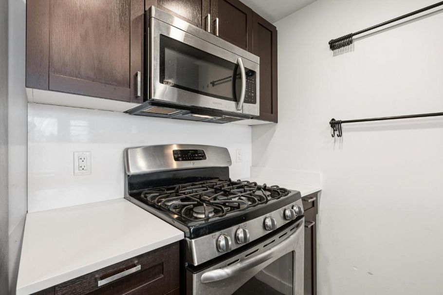 319 4818 Eldorado Mews Vancouver, BC - 4