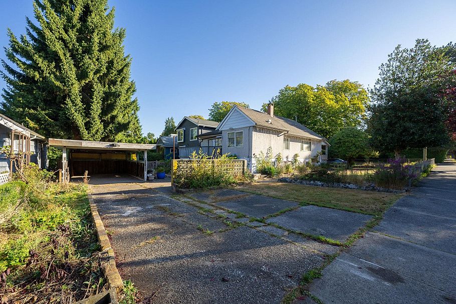 505 N Penticton Street Vancouver, BC - 13