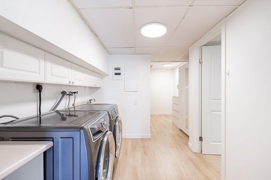 34 900 17th Street North Vancouver, BC - 32