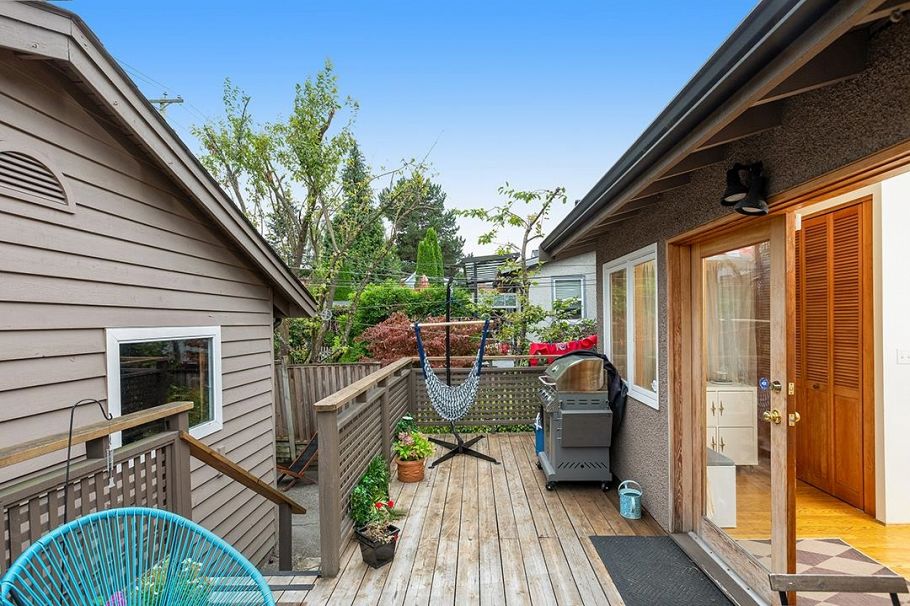 3524 W 16th Avenue Vancouver, BC - 9