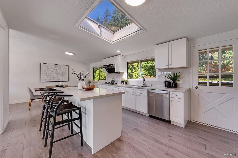 667 Plymouth Drive North Vancouver, BC - 5