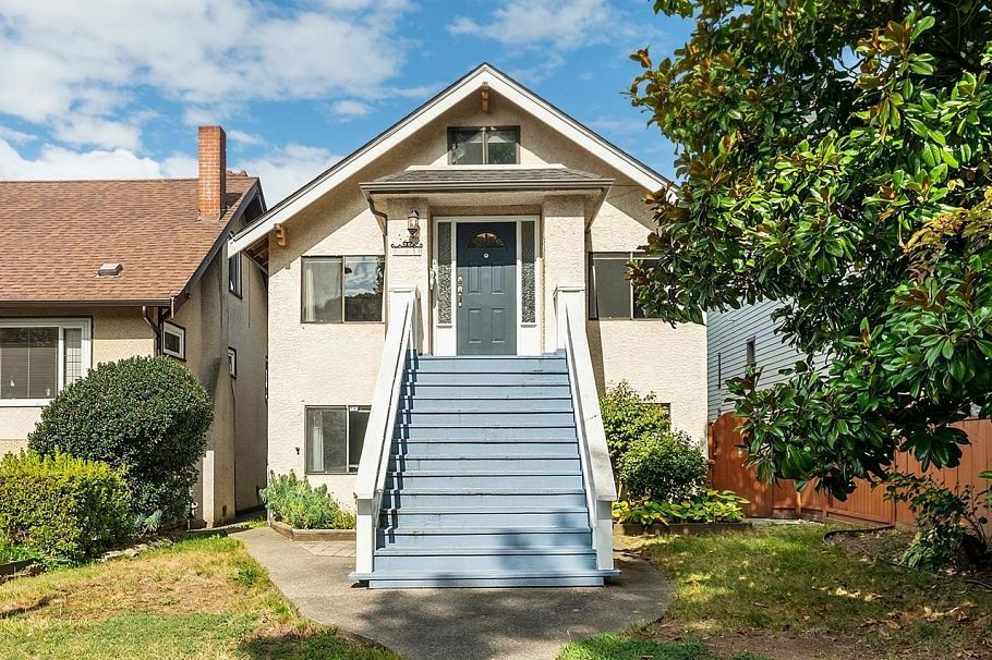 295 W 17th Avenue Vancouver, BC - 1