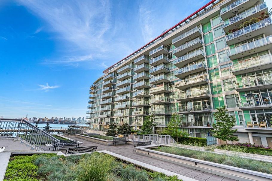 204 175 Victory Ship Way North Vancouver, BC - 30