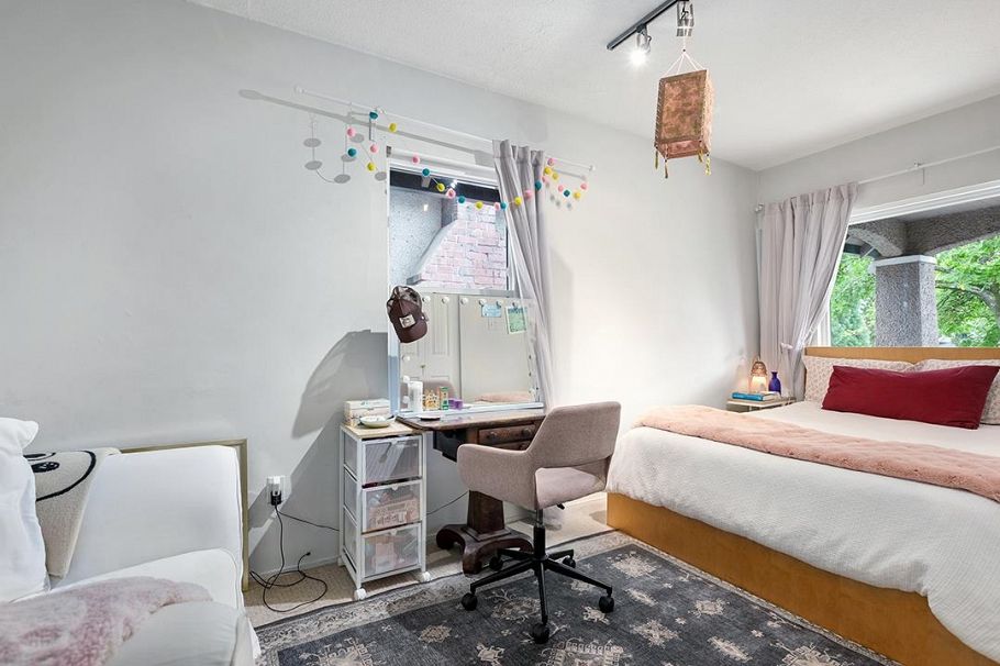 3524 W 16th Avenue Vancouver, BC - 11