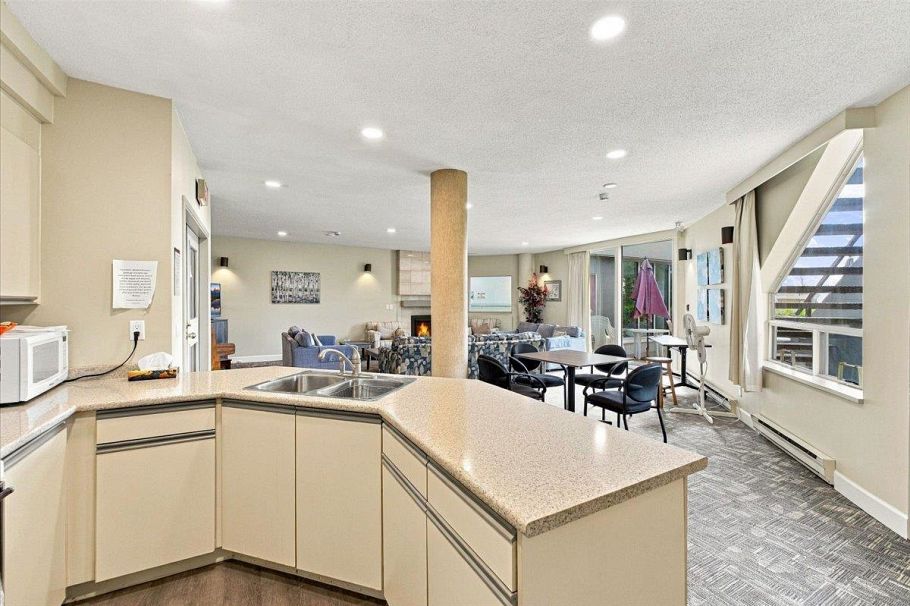 403 121 W 29th Street North Vancouver, BC - 26