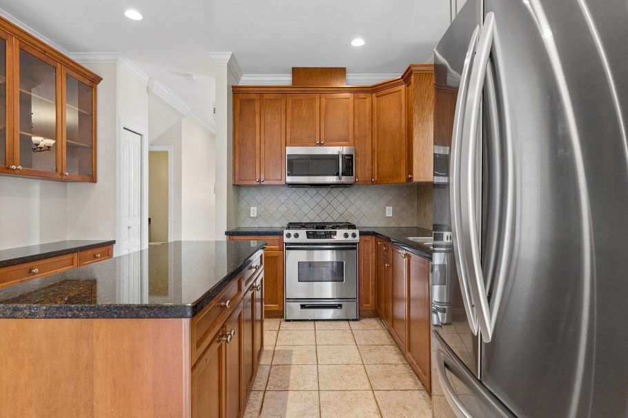 247 E 19th Street North Vancouver, BC - 16