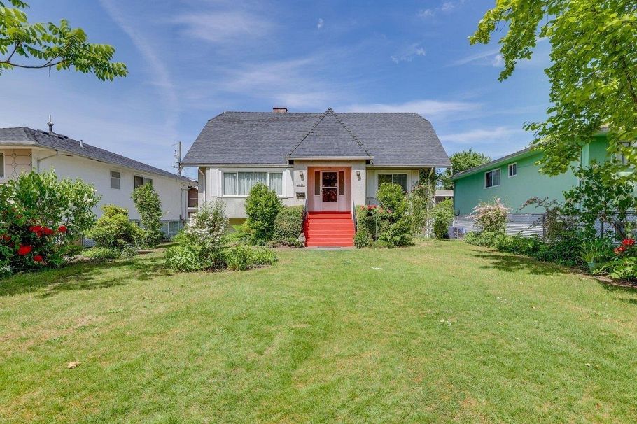 2087 E 26th Avenue Vancouver, BC - 1