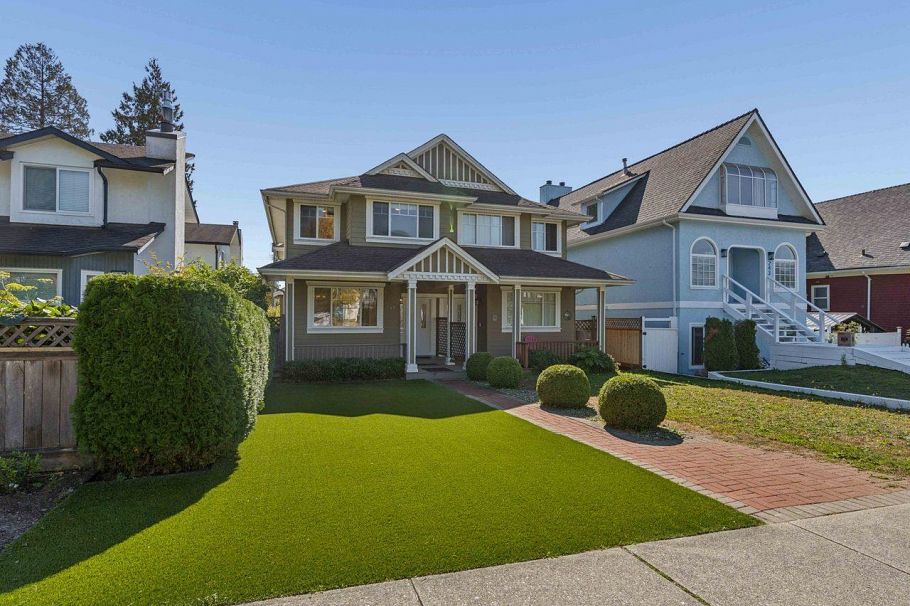 247 E 19th Street North Vancouver, BC - 2