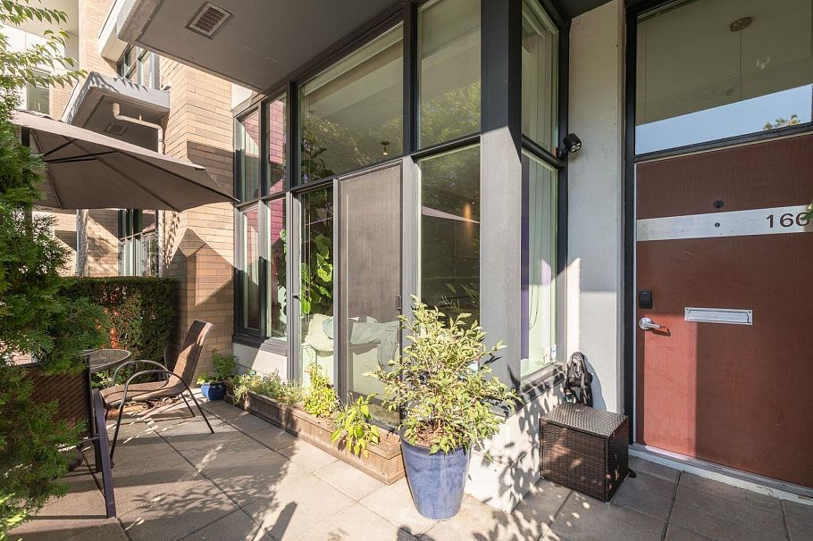 14 166 W 13th Street North Vancouver, BC - 3
