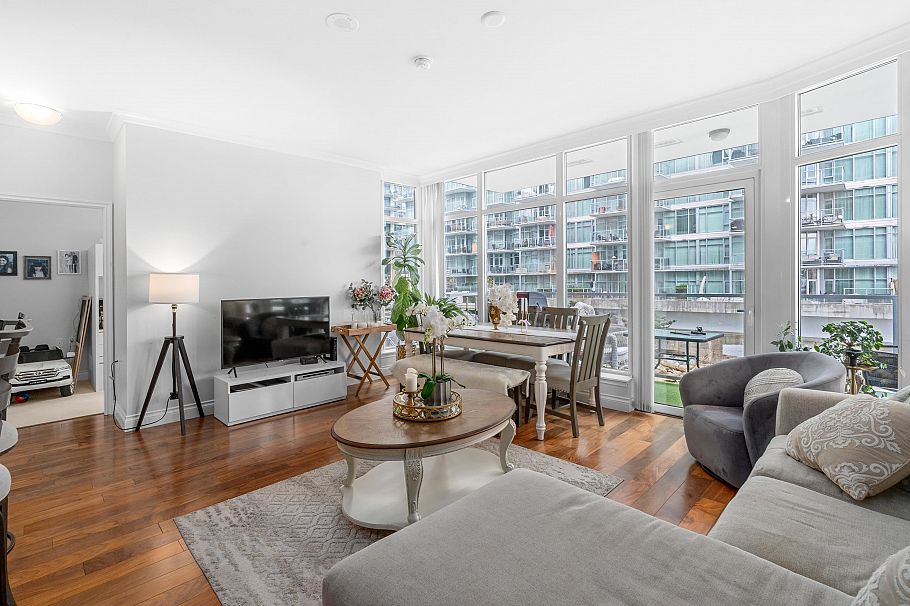 204 175 Victory Ship Way North Vancouver, BC - 9