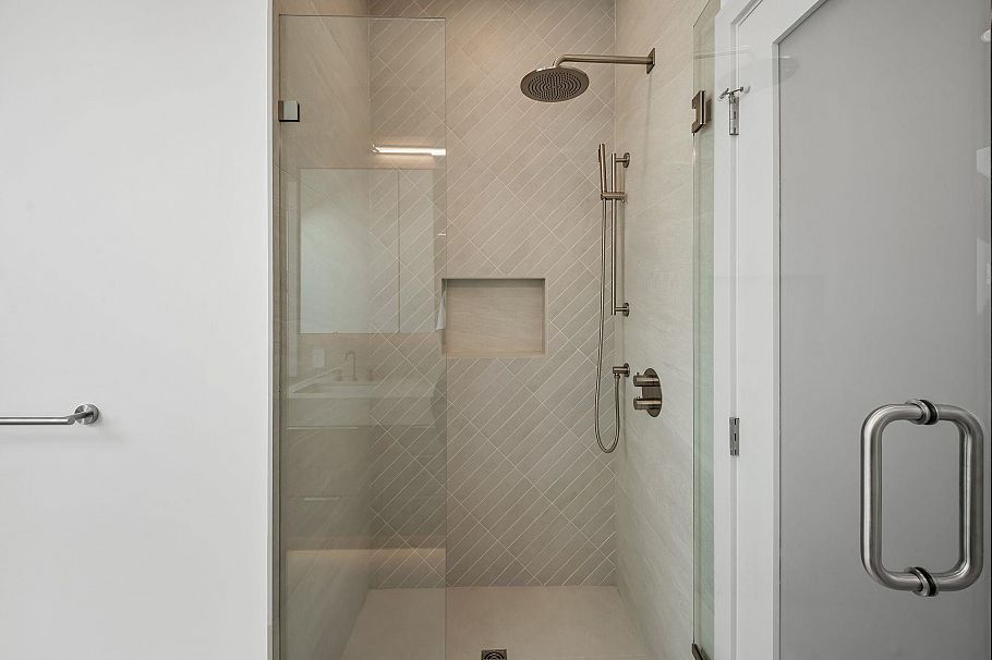 2868 Semlin Drive Vancouver, BC - 36