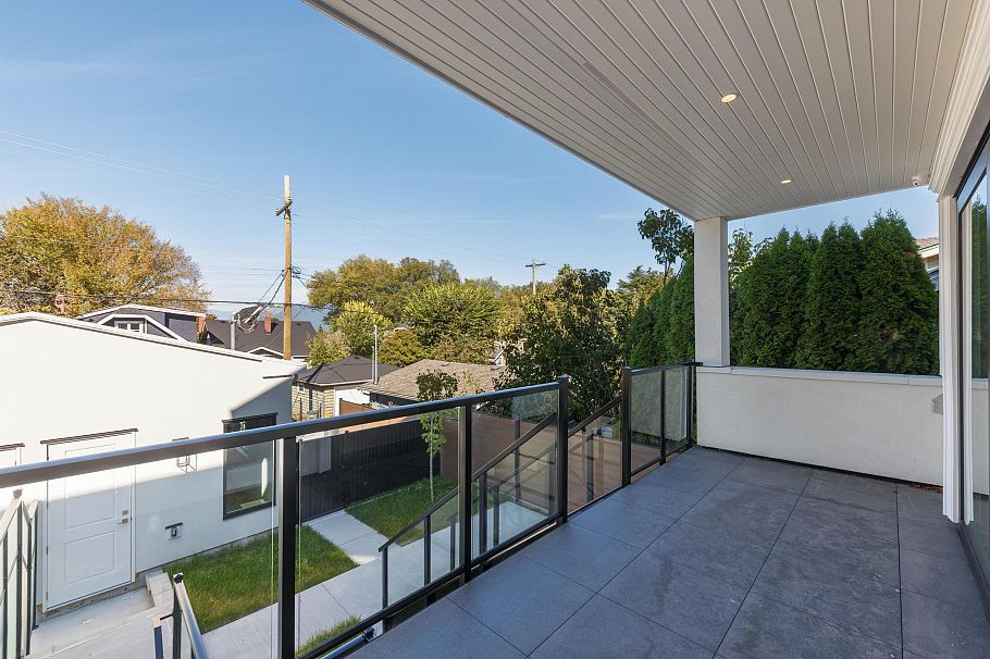 3579 W 19th Avenue Vancouver, BC - 32