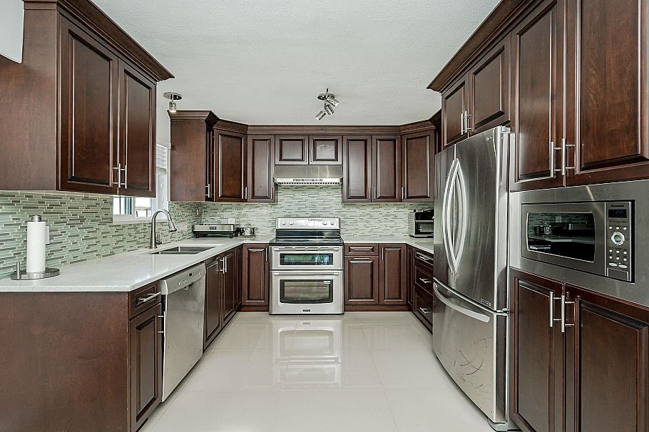 6074 Sherbrooke Street Vancouver, BC - 8