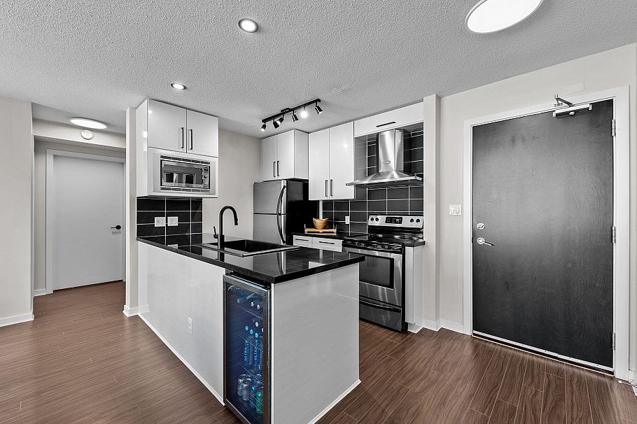 306 633 Abbott Street Vancouver, BC - 1