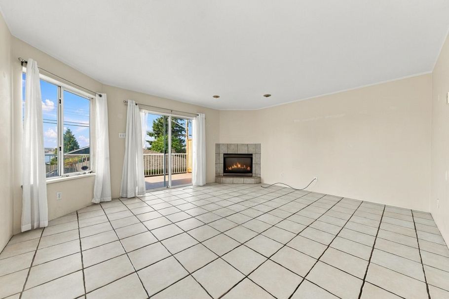 423-425 E 2nd Street North Vancouver, BC - 10