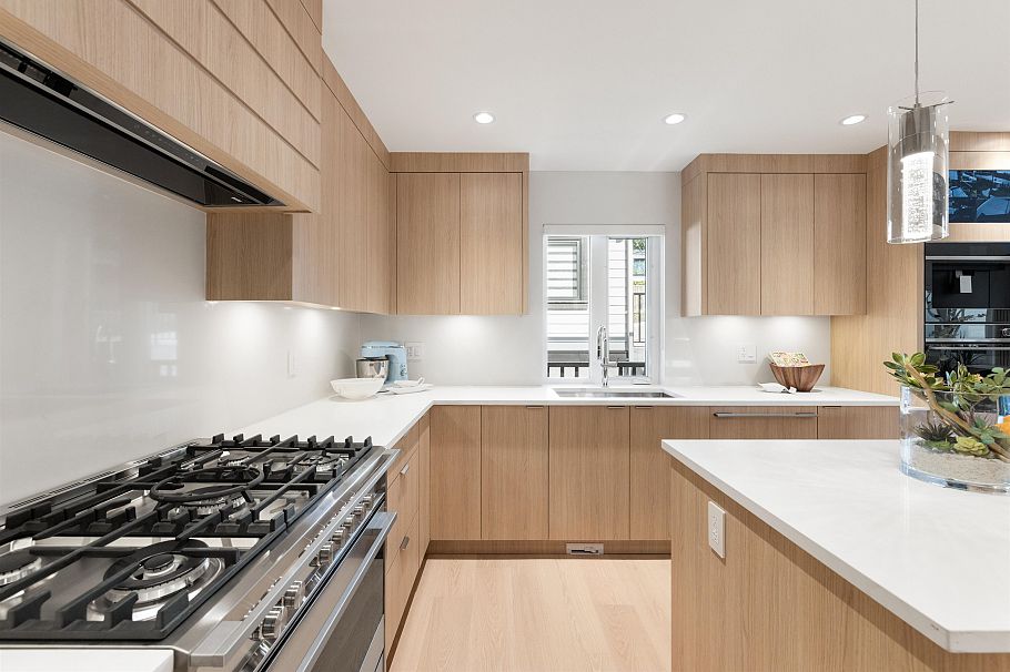 806 Montroyal Boulevard North Vancouver, BC - 14