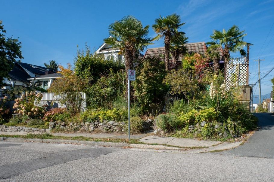 659 E 22nd Avenue Vancouver, BC - 2