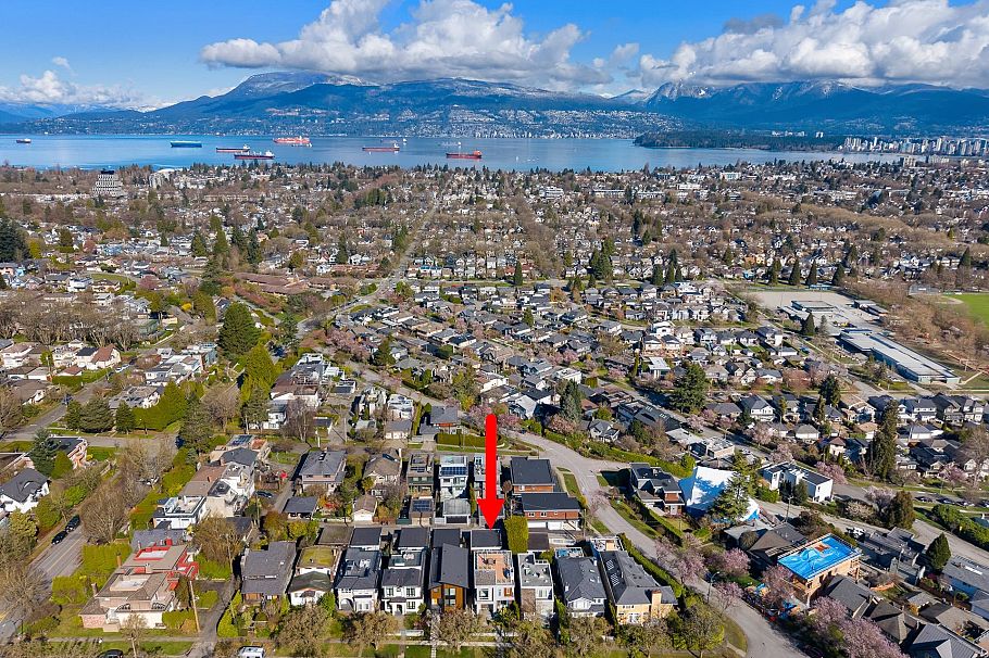 3253 W 21st Avenue Vancouver, BC - 3