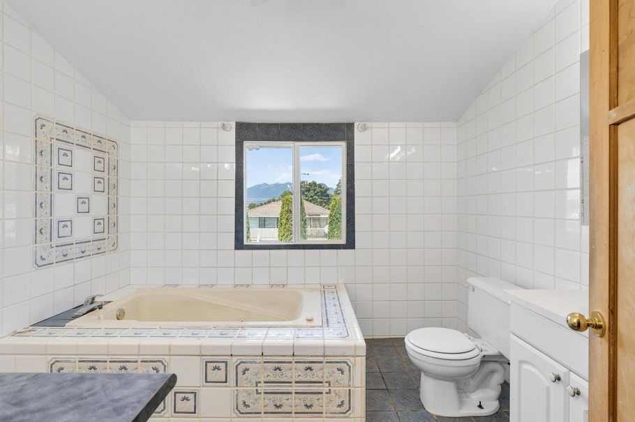 2087 E 26th Avenue Vancouver, BC - 18