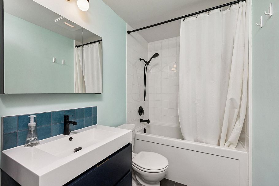 209 310 E 3rd Street North Vancouver, BC - 29