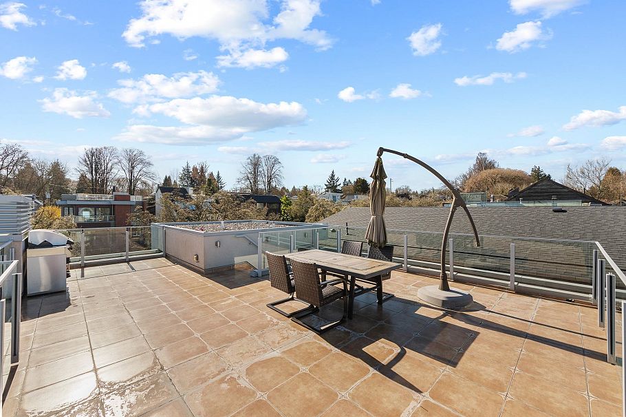 3253 W 21st Avenue Vancouver, BC - 35