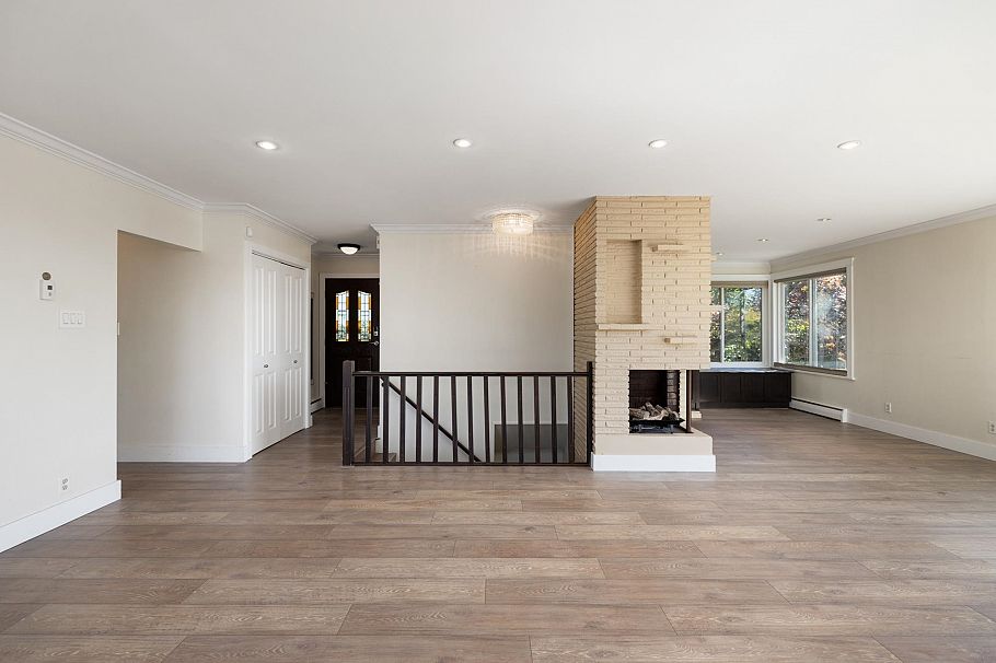 424 W Queens Road North Vancouver, BC - 20