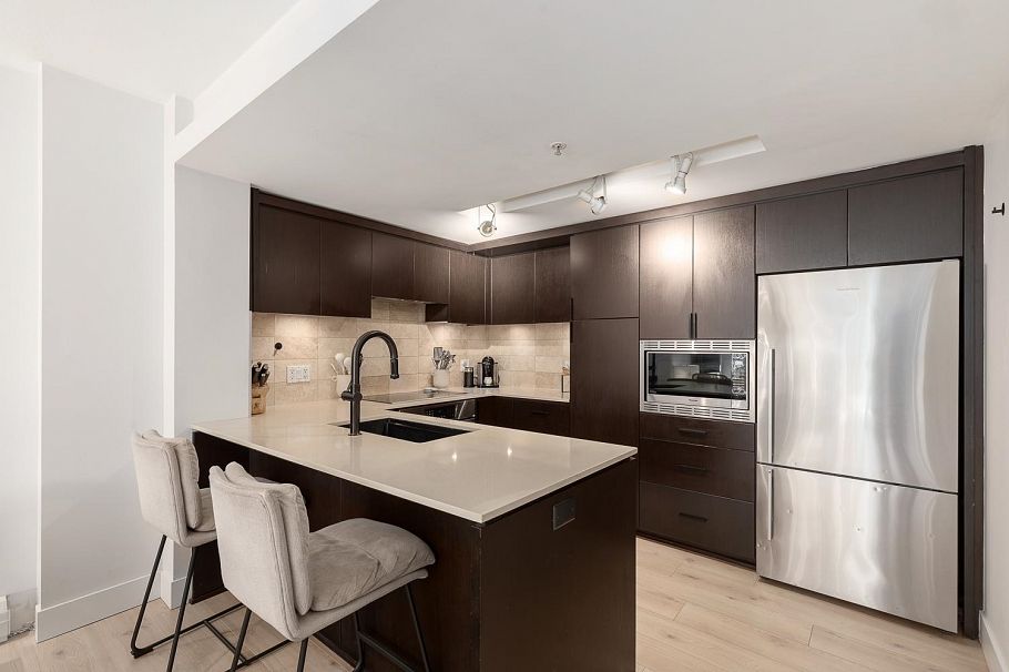 14 166 W 13th Street North Vancouver, BC - 18