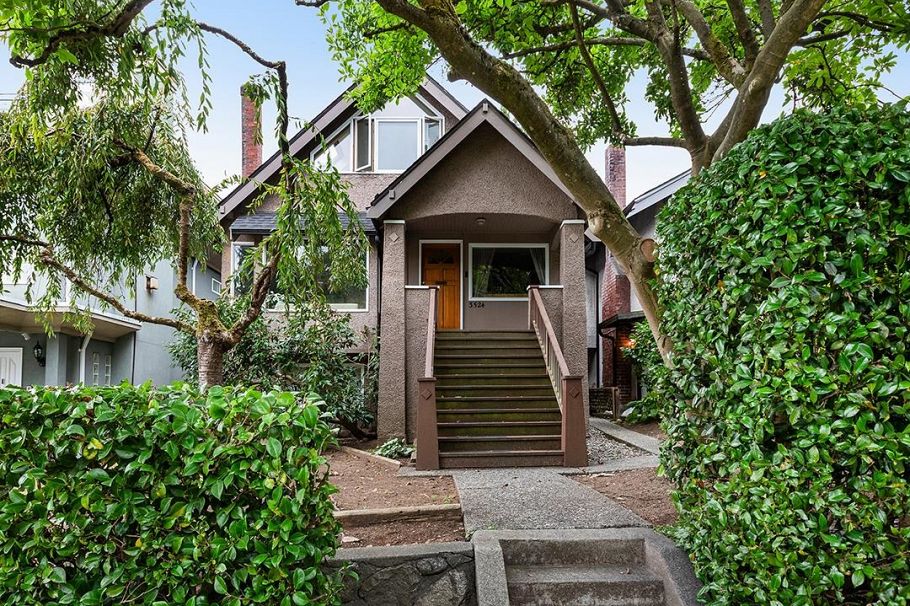 3524 W 16th Avenue Vancouver, BC - 1