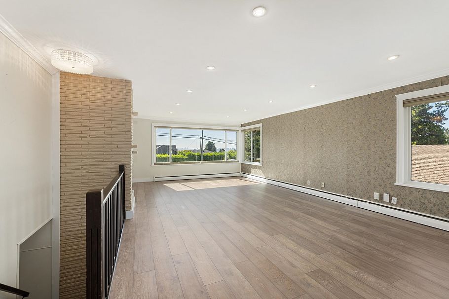 424 W Queens Road North Vancouver, BC - 21