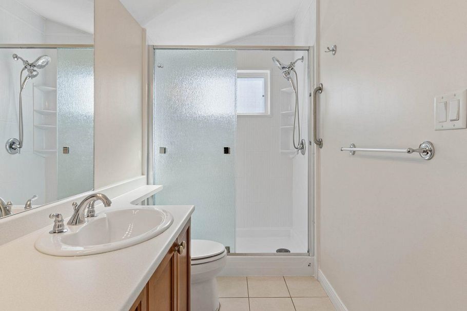 247 E 19th Street North Vancouver, BC - 20