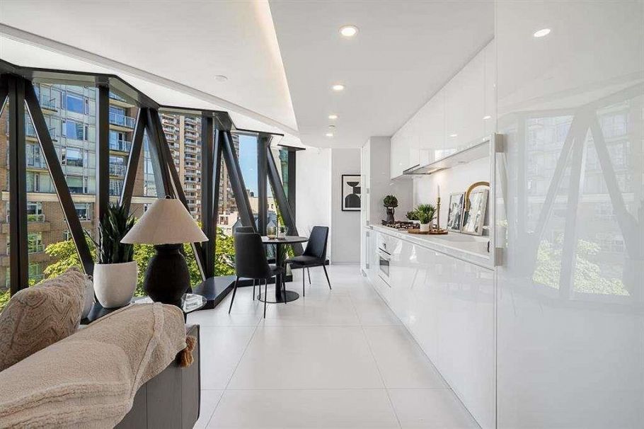 703 1033 Nelson Street Vancouver, BC - 11