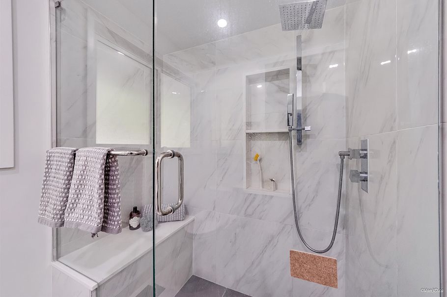 667 Plymouth Drive North Vancouver, BC - 12